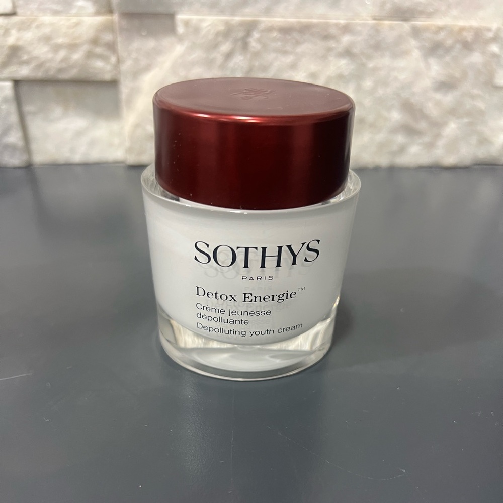 Detox Energie Youth Cream 50ml 
No box-part of a set previously
New without tags